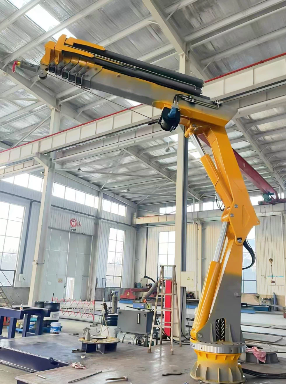 Compact Deck Cranes Compact Deck Cranes